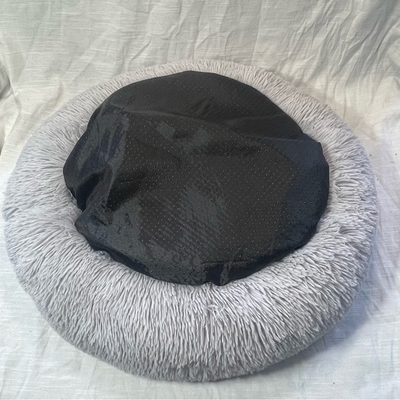 Dovelina Anti-Slip Round Fluffy Plush Pet Bed - Bed Bath  NEW 24” Fluffy Plush Round Pet Bed